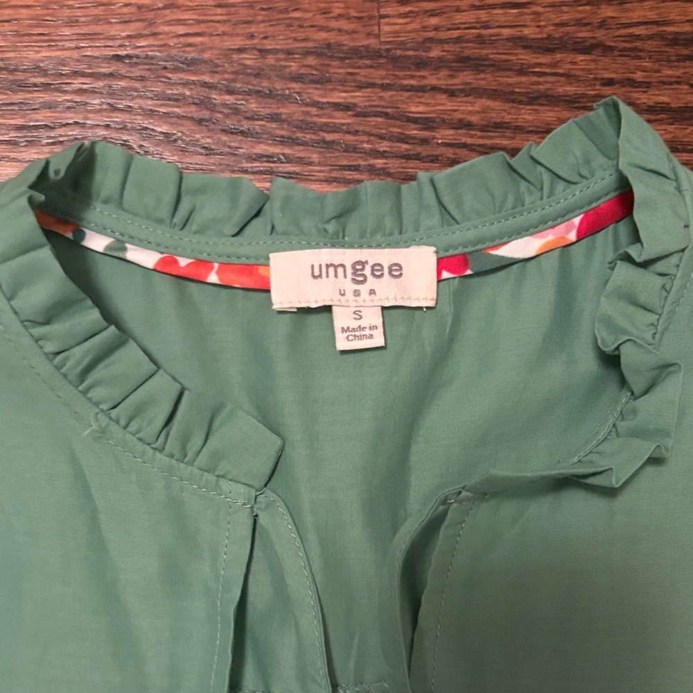 Umgee Green Blouse with White Eyelet Detail - Picture 2 of 5